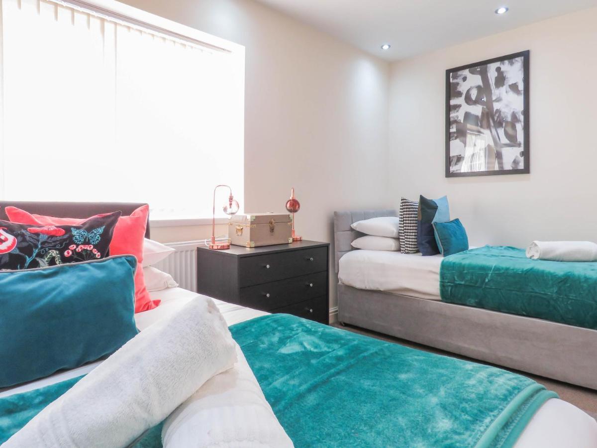 Tudors Esuites Four Bedroom House Birmingham Exteriör bild