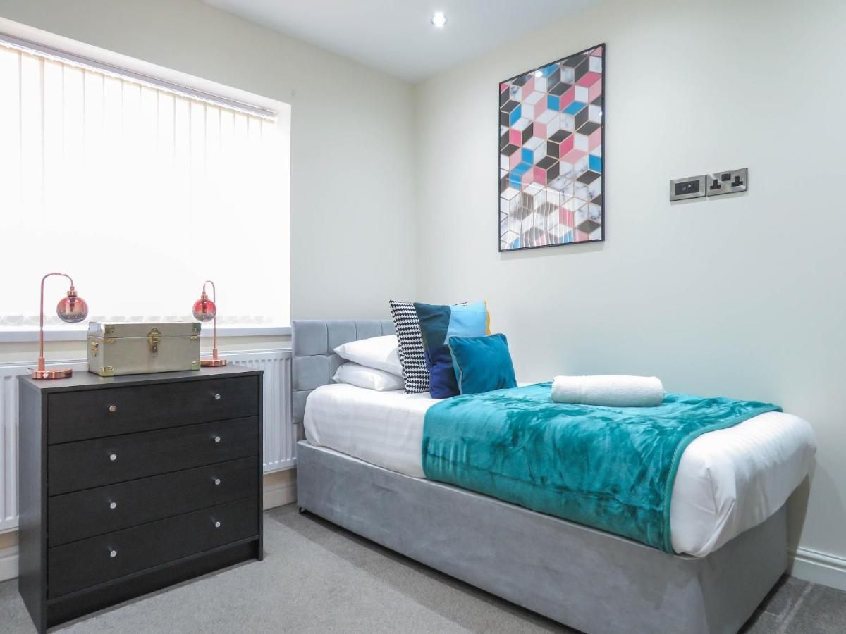 Tudors Esuites Four Bedroom House Birmingham Exteriör bild